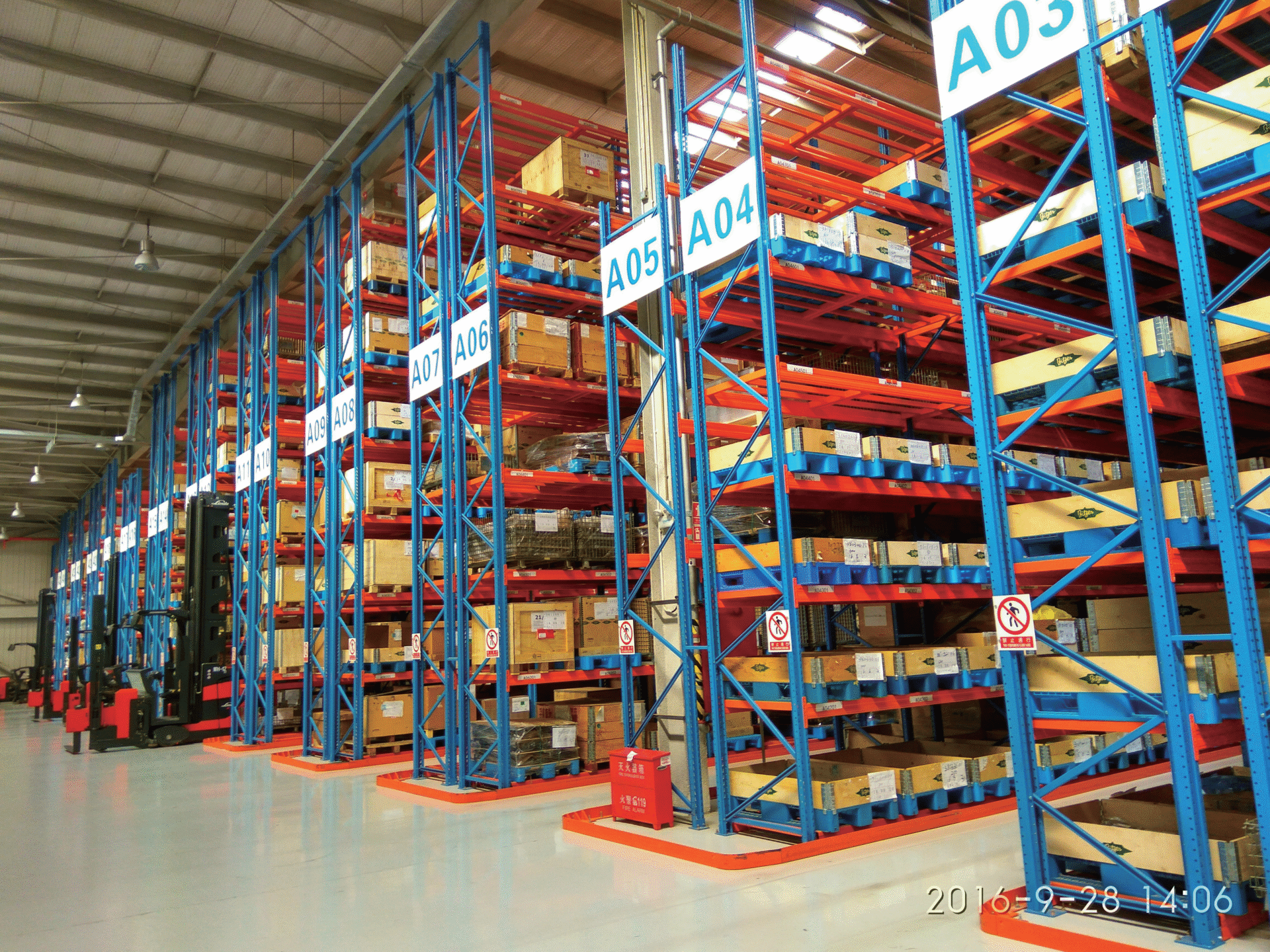 Very Narrow Ailse kệ lối đi hẹp